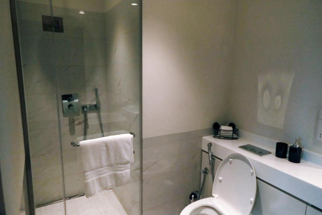 Brand New Water Front Luxury Cinnamon Suites Apartment In Heart Of Colombo City Kültér fotó