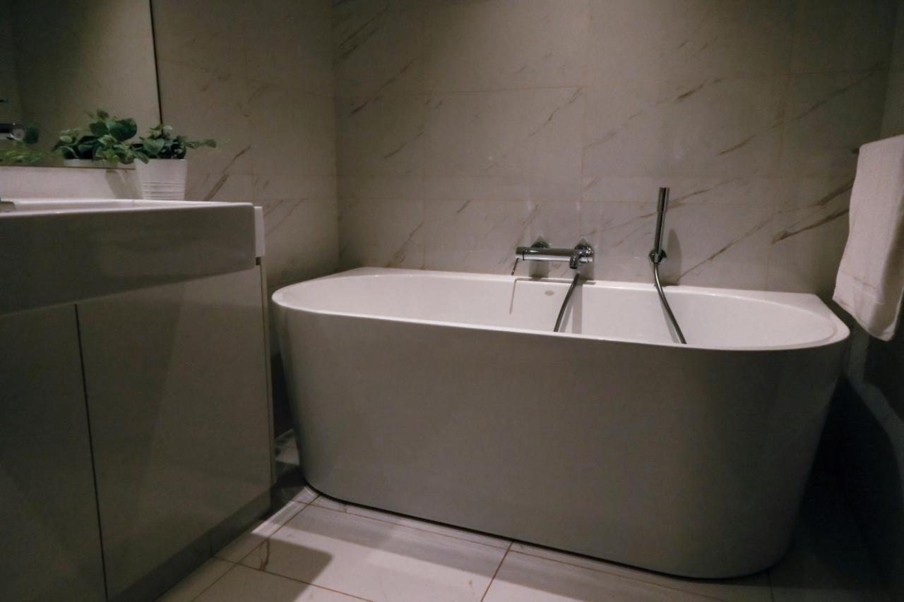 Brand New Water Front Luxury Cinnamon Suites Apartment In Heart Of Colombo City Kültér fotó